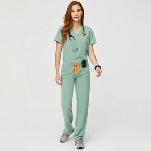 Figs Scrubs XS Tall set w/ Kade bottom/ 1 pocket top limited edition jade green